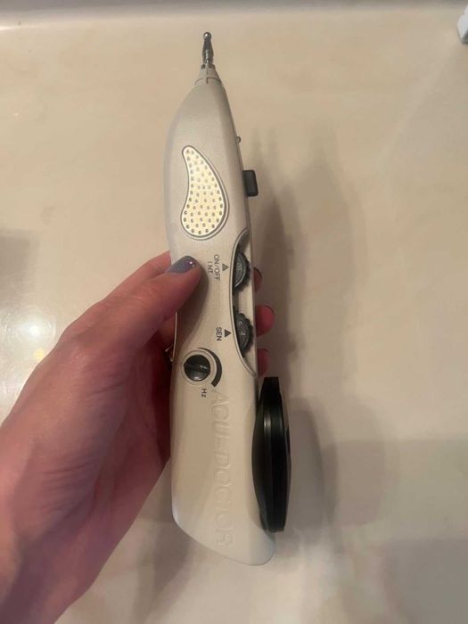 Акупунктурный прибор с поиском активных точек на коже