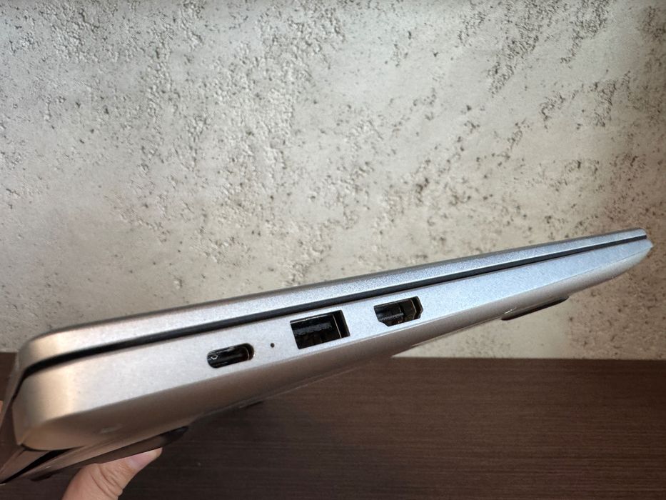 Sprzedam laptop Huawei MateBook D15