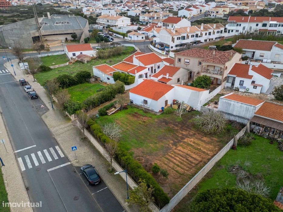 Moradias T3 + T1 e Garagem em Sagres