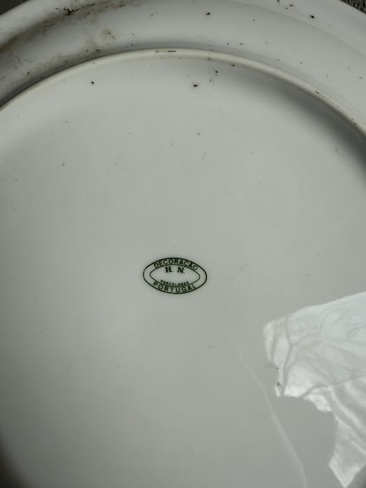 Varios pratos comemorativos