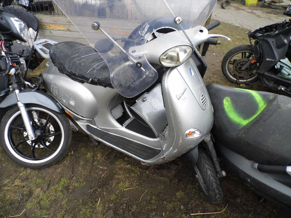 PIAGGIO VESPA ET4 125 silnik czesci lagi lampa owiewka kokpit koło
