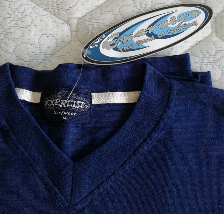 T-shirt Exercise azul, tamanhos M & L, originais, novas