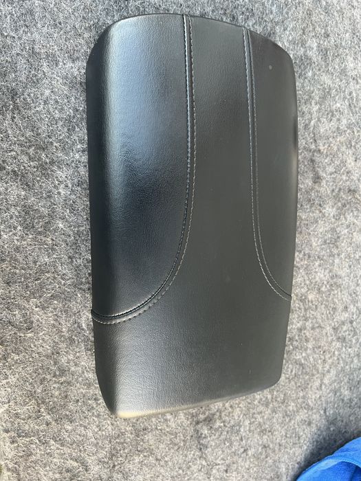 Кришка підлокітника накладка Rogue t32 14-20р оригінал