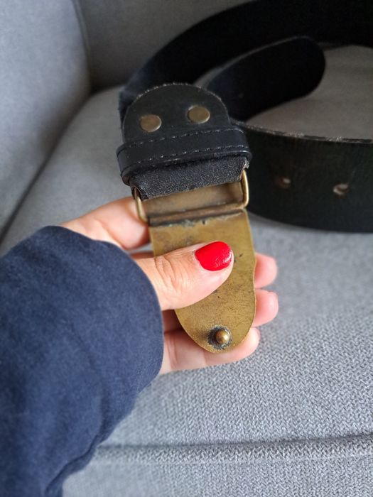 Cinto de pele preto de mulher