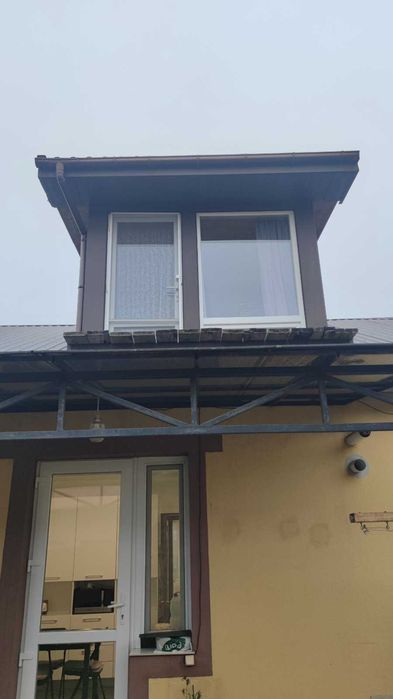 Продається трикімнатна квартира (частина будинку)