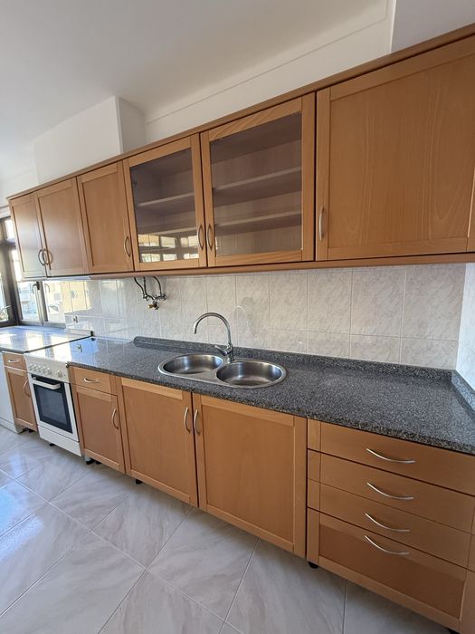 Cozinha Completa em Faia com Bancada em Granito | Como Nova