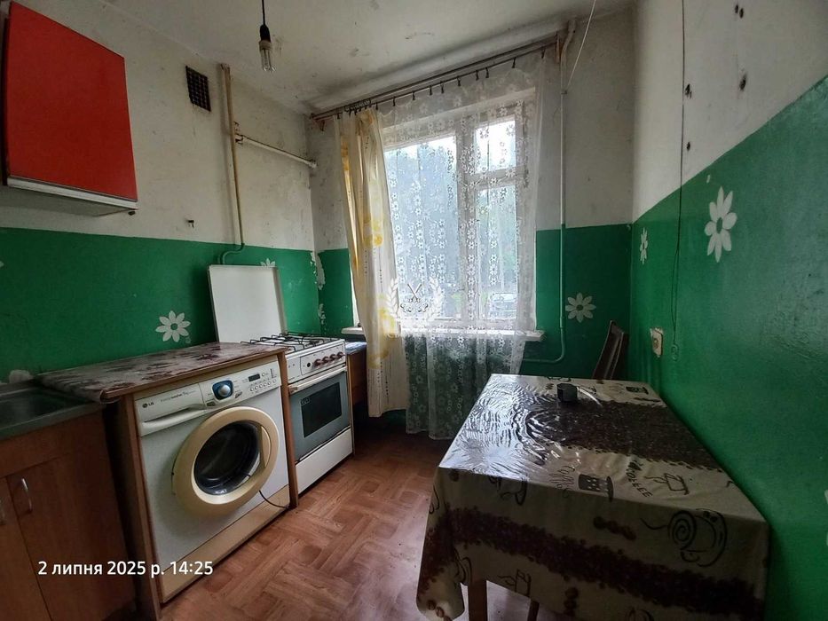 Продам кімнату 17м2  в комунальній квартирі(Чернігів)