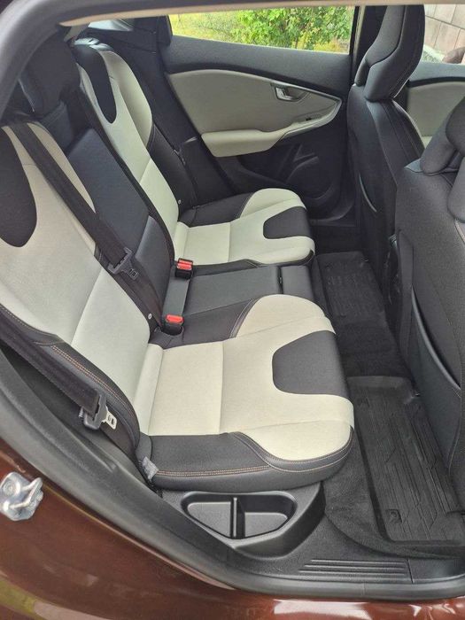 Автомобіль Volvo V40 Cross Country 2018