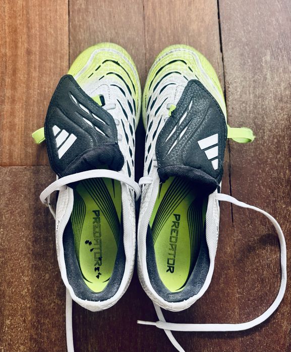 Chuteira adidas Predator