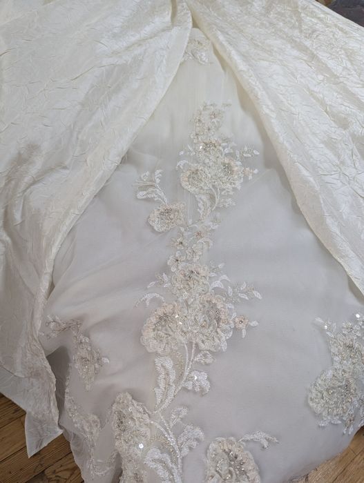 Продам весільну сукню випускний