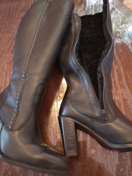 Продам нові жиночі зимові сапоги