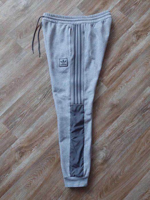 Cпортивный костюм (свитшот, спортивные штаны) Adidas Originals