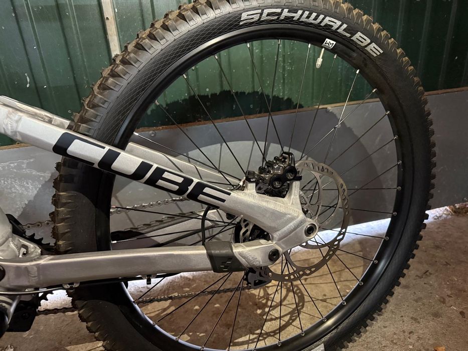 Bicicleta de downhill cube 215 *NOVA*