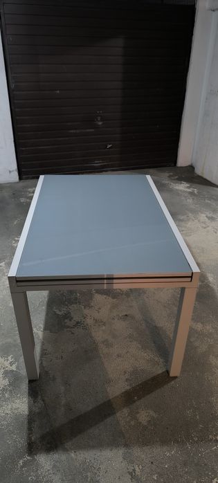 Mesa de jardim em vidro