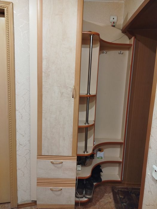 Шафа в передпокій