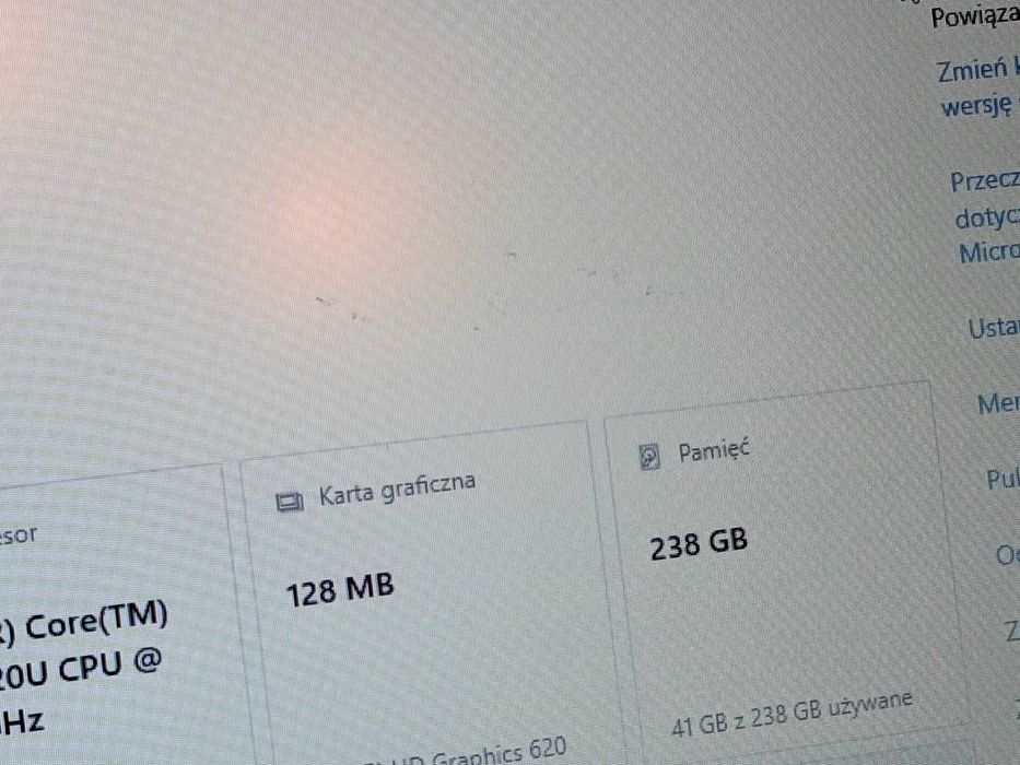 HP Pavilion 15 / i3-7020U / 8GB DDR4 / 256GB SSD / 15,6 FHD / UHD 620