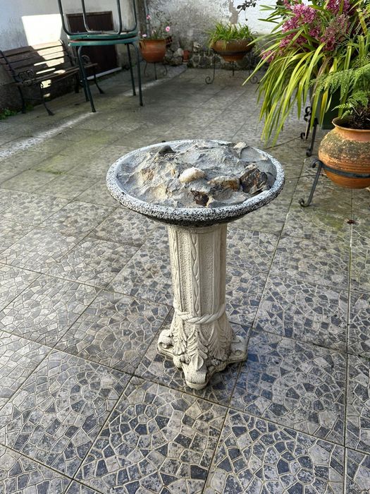 Coluna decorativa em pedra