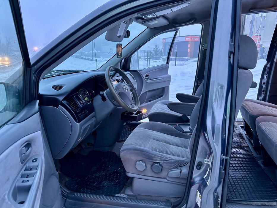 Mazda MPV  6+1  2005 автмат  газ/бенз