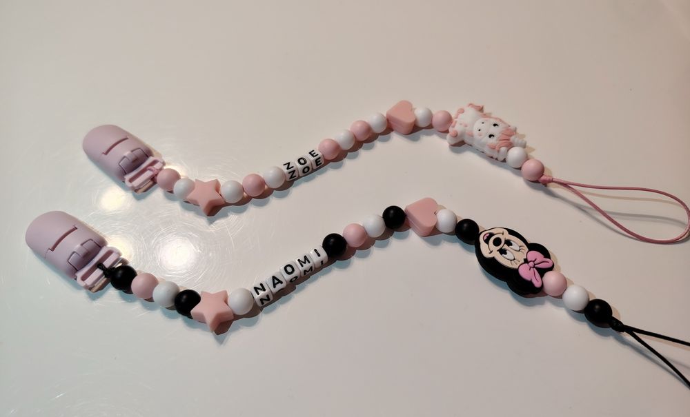 Zestaw dwóch silikonowych zawieszek do smoczka