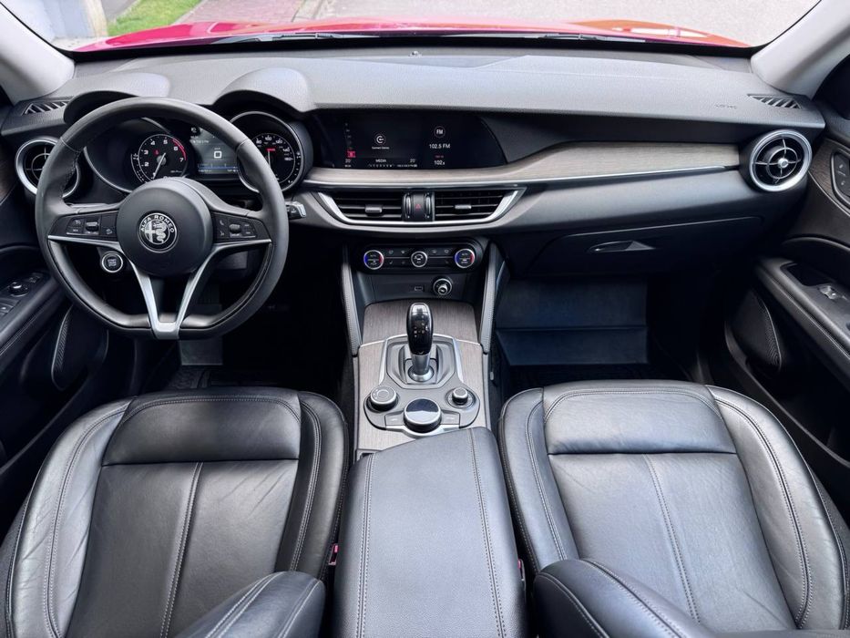 Alfa Romeo Stelvio 2018 року, 2.0 бензин автомат повний привід 116 т.км