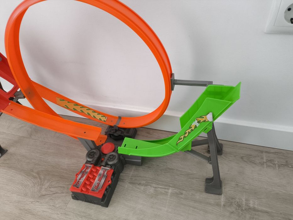 Pista hot wheels automática a pilha