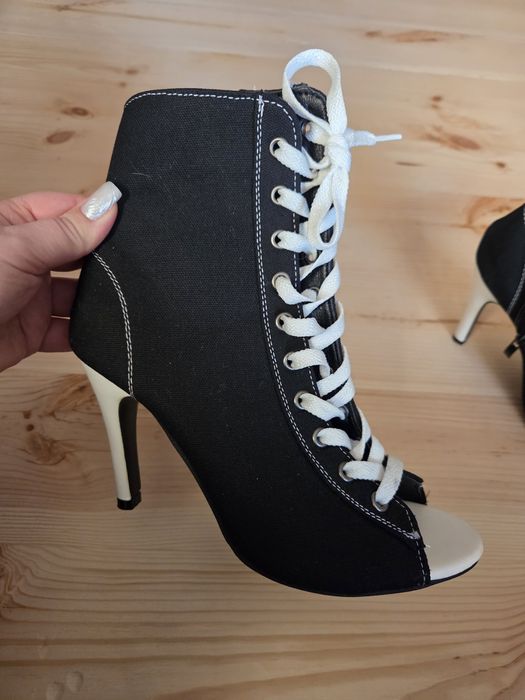 Туфлі хілси для танців  heels в ідеальному стані 39 розмір