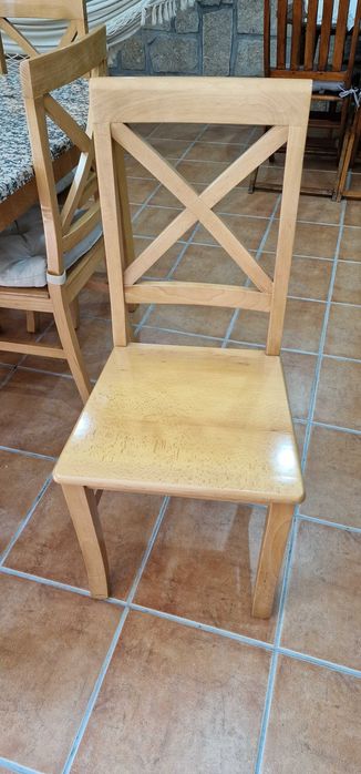 Mesa com tampo de pedra + 6 cadeiras