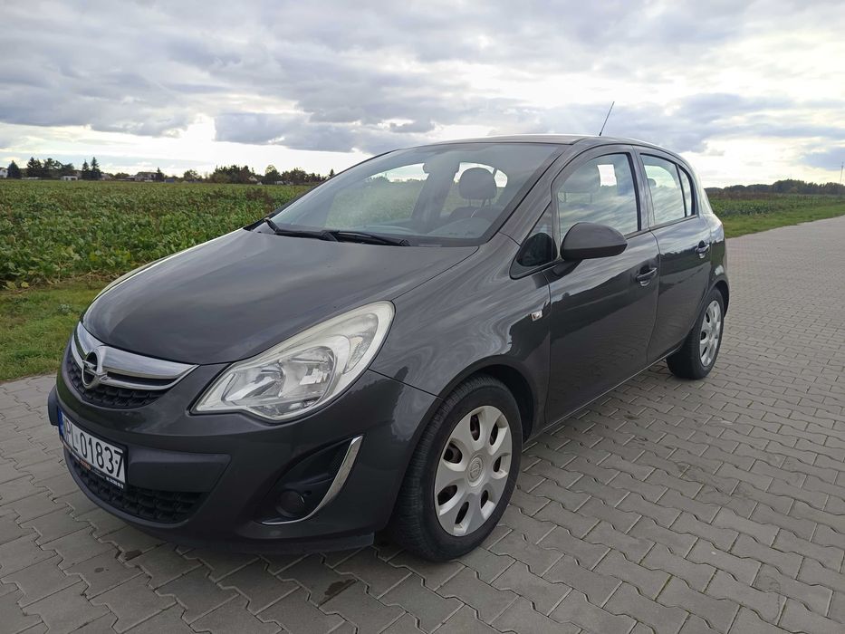 Opel Corsa D Bezwypadkowa 100 % Nowe opony Oryginał   Prywatna