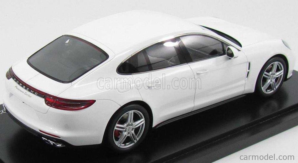 Porsche Panamera + 1/18 + Spark + Resina