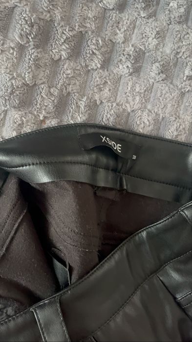 Шкіряні штани жіночі