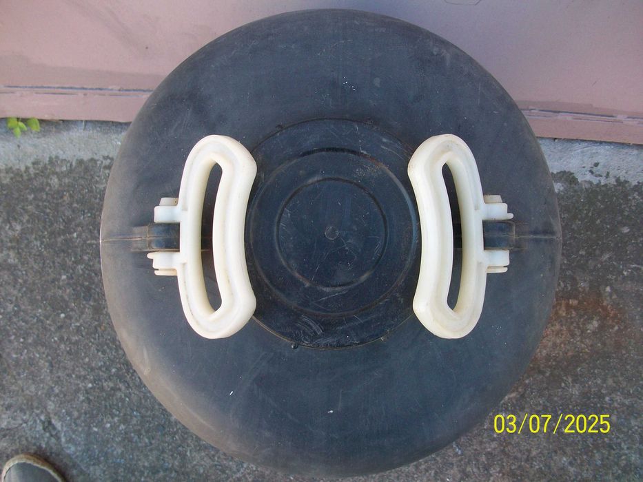 Пластикова чорна бочка на 50 л. .