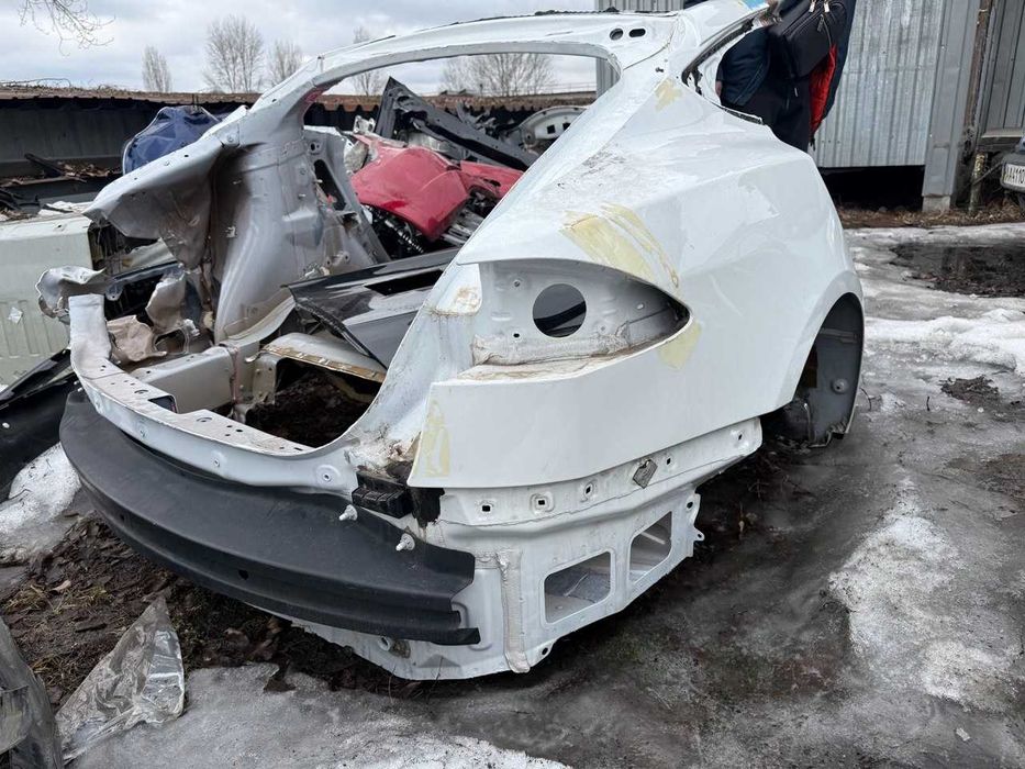 Четверть задня права Tesla S Plaid