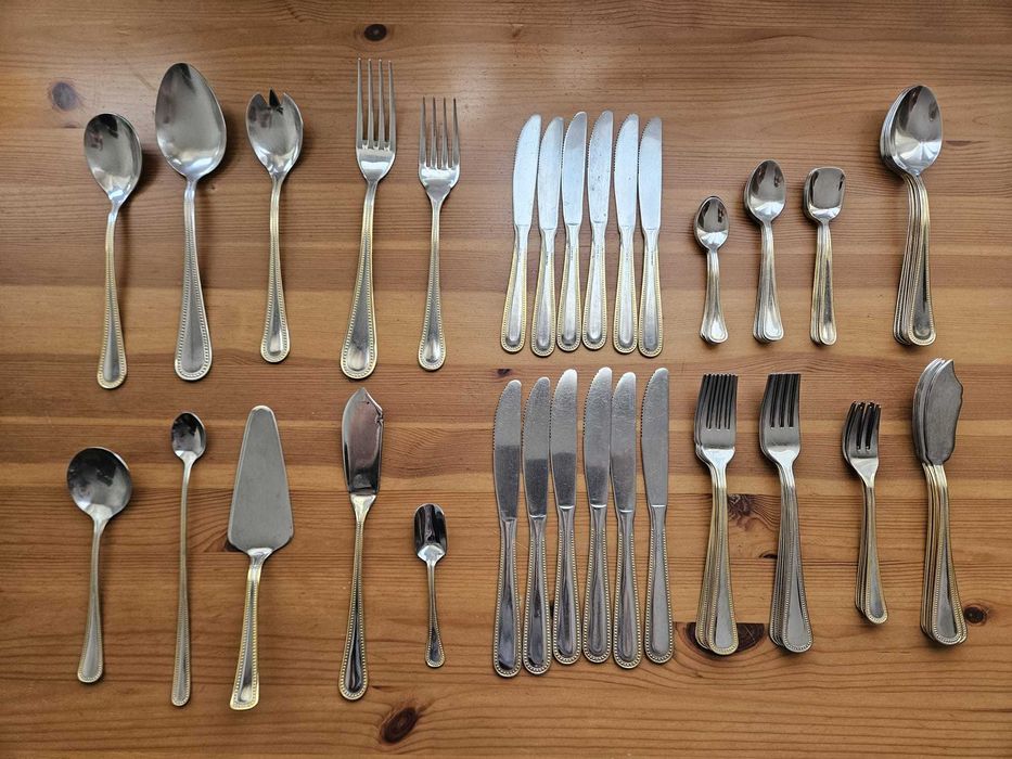 Faqueiro com acabamentos em ouro 70 peças