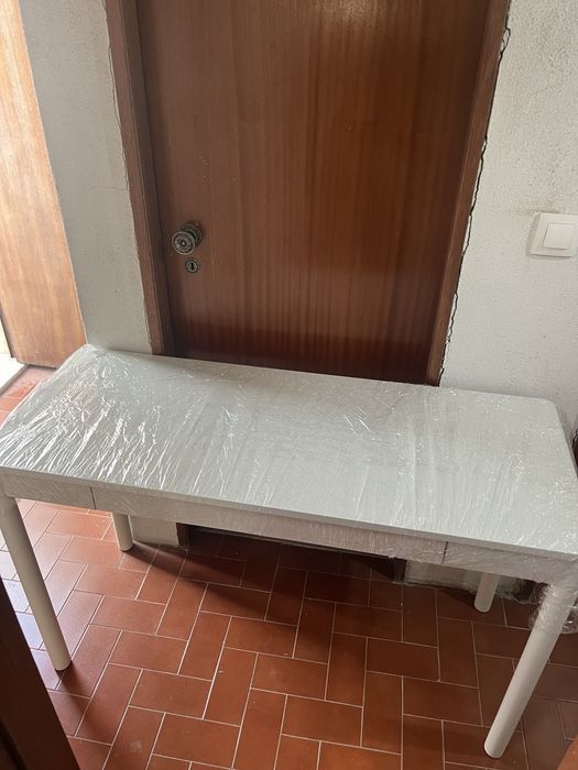 Secretária com gaveta branca IKEA