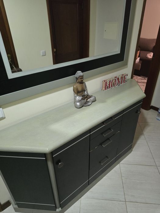 Cama solteiro com estrado e colchão 190x90/mesa cabeceira/móvel entrada e espelho
