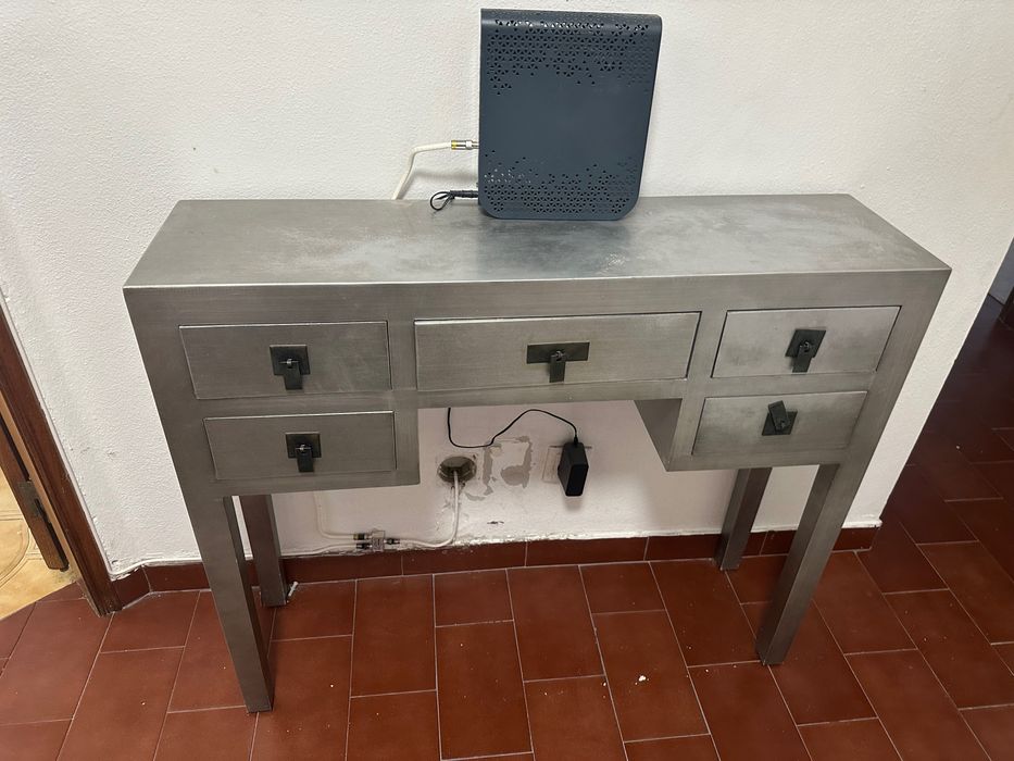 Móvel de entrada com espelho