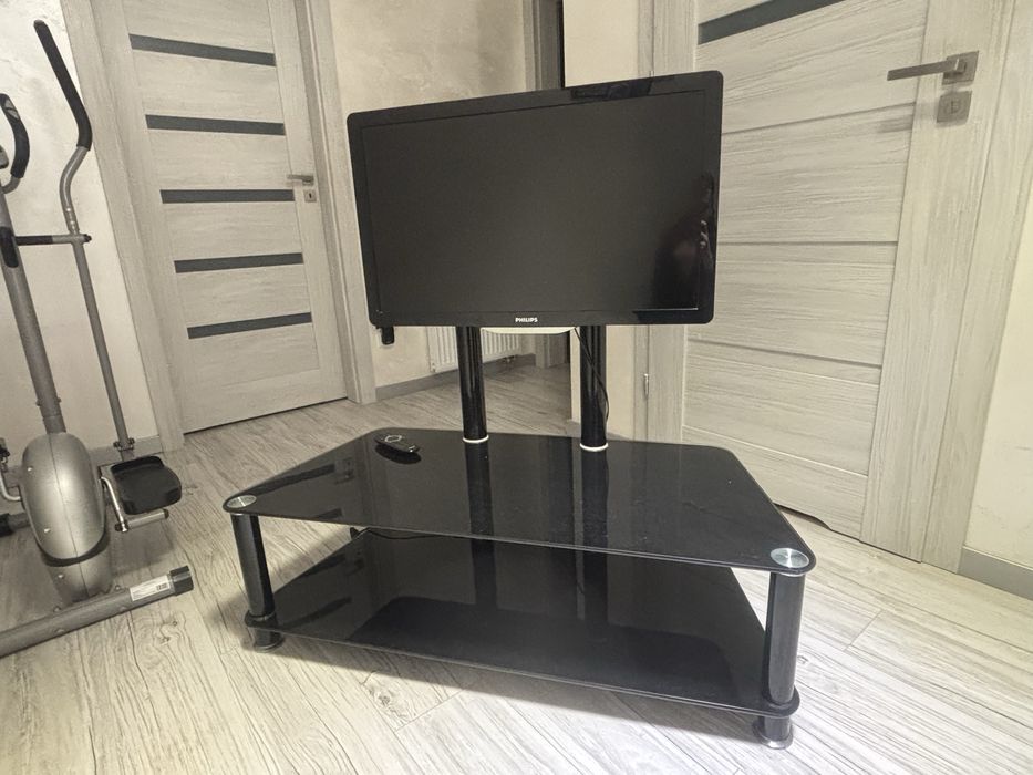 Sprzedam Telewizor z szklanym stojakiem