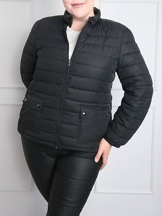 Czarna kurtka krótka pikowana lekka ocieplana na wiosnę plus size 44