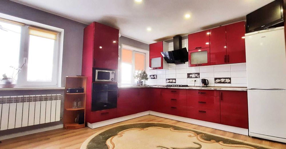 Продаж 2 поверхового Будинку. Власниця.