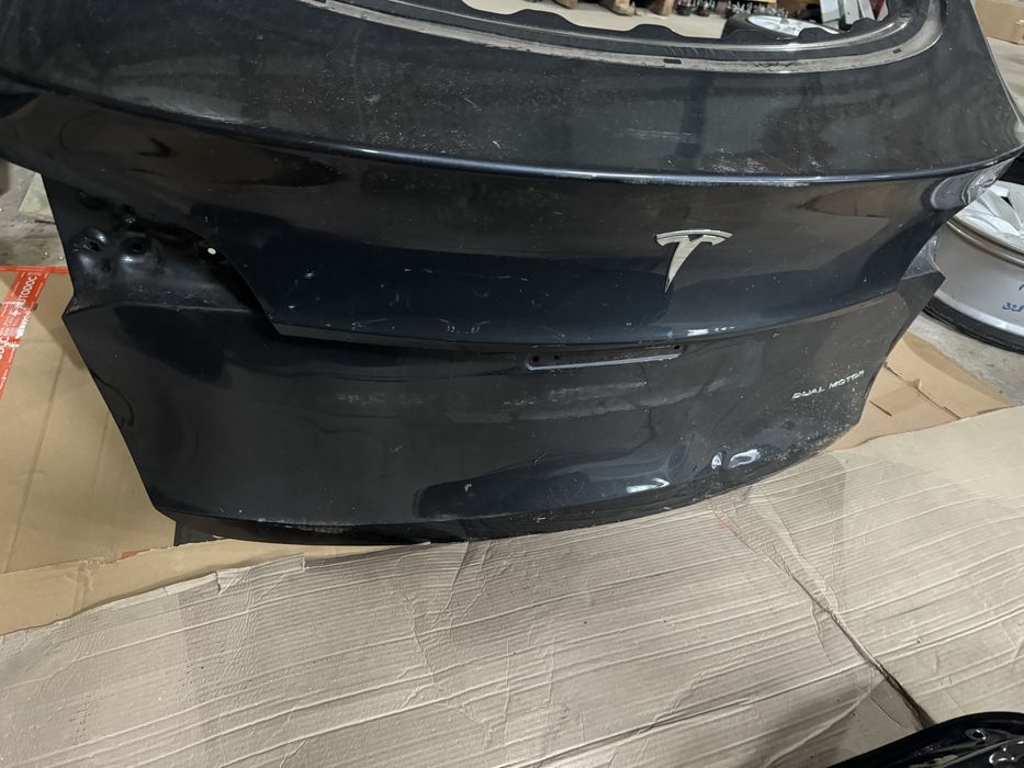 Ляди кришка tesla model Y