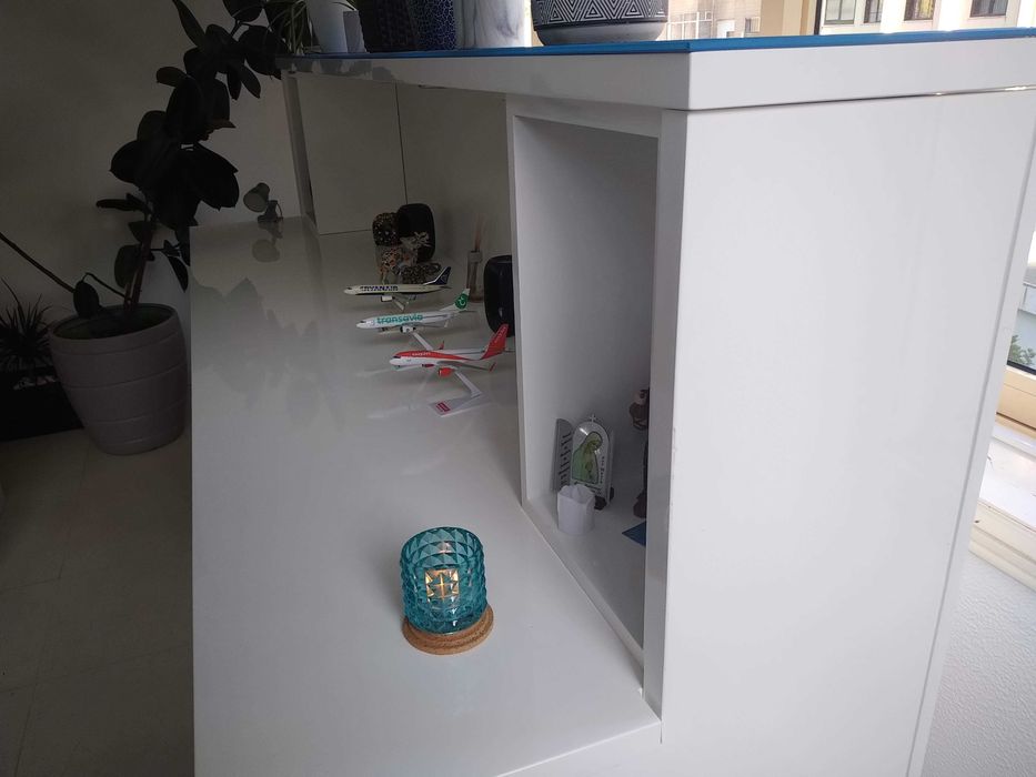 Secretária / Balcão de recepção (NOVO e design exclusivo)