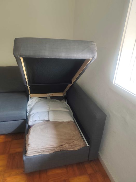 FRIHETEN Sofá-cama de canto c/arrumação, Skiftebo cinz esc