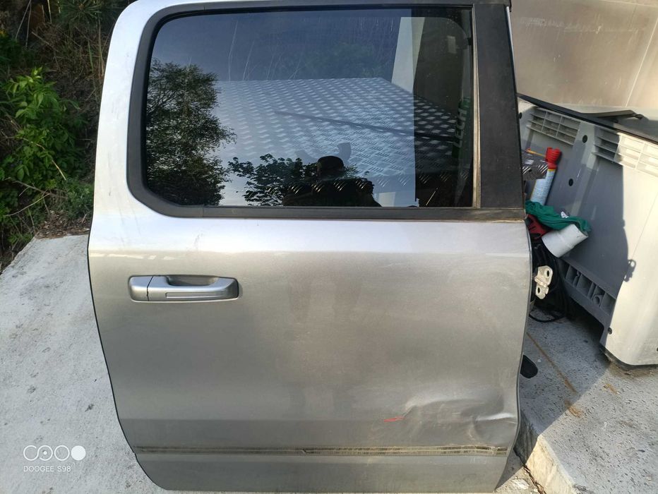 Drzwi prawy tył dodge ram V 19r