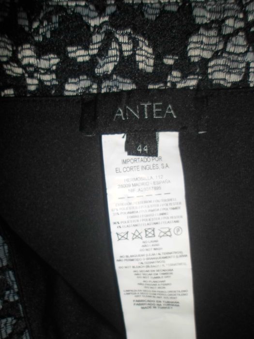 saia como nova da marca Antea para mulher com renda