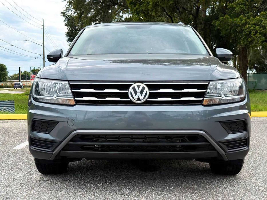 Volkswagen Tiguan      2021