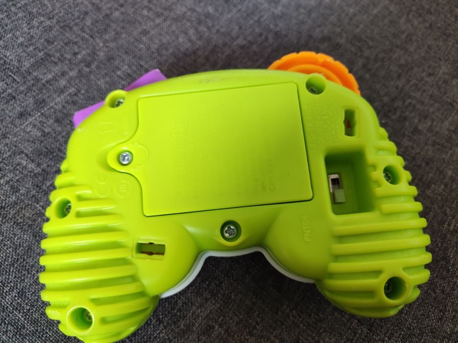 Zabawki dla maluszka ( cymbałki, książeczki, pad )