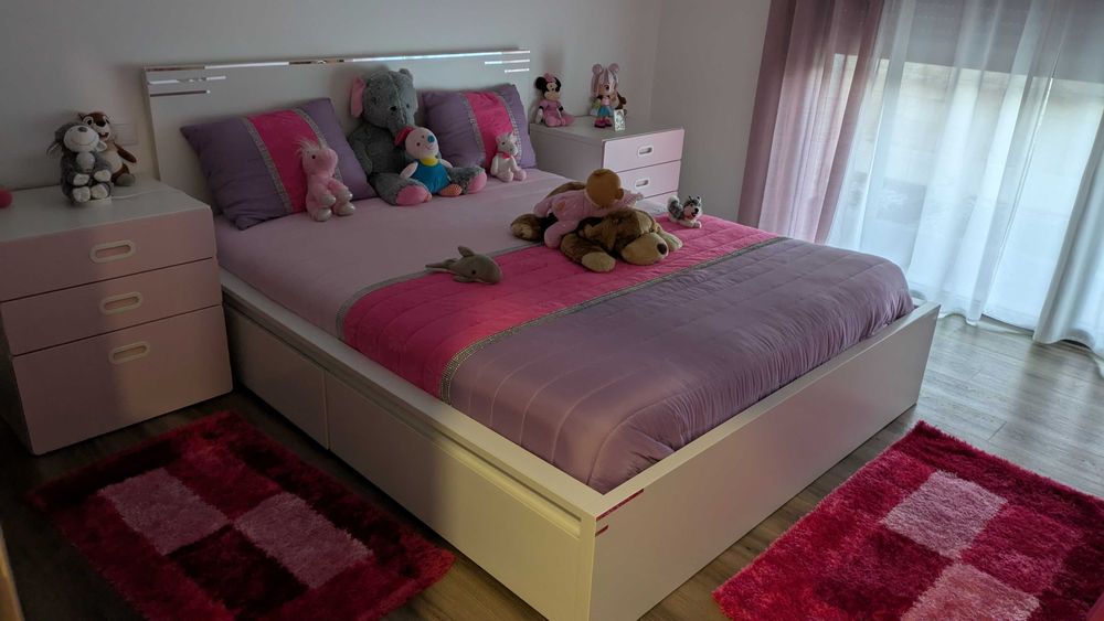 Quarto completo com cama de casal