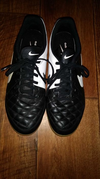 Buty męskie sportowe NIKE Tiempo czarno -białe 42