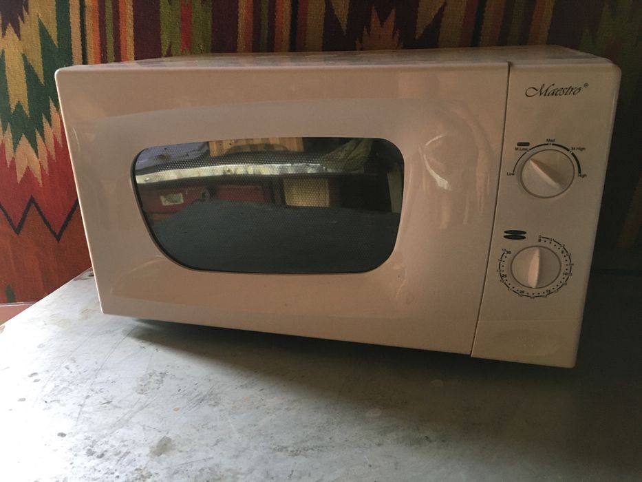 Мікрохвильова піч Maestro — MR-730