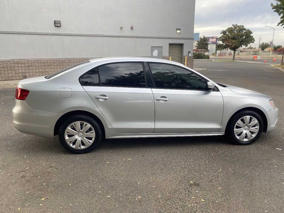 Volkswagen Jetta      2013